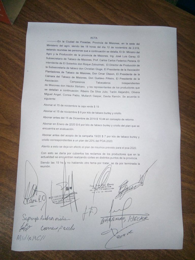 Tabacaleros firmaron un acta de acuerdo con el gobierno provincial que permitió liberar las rutas. Misiones aporta $ 200 millones y la Nación accedió a pagar antes la Caja Verde de $ 640 millones. (Twitter)