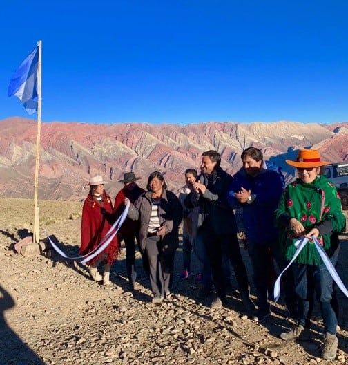 El corte de cinta dejó inaugurado el domo instalado en El Hornocal, para albergar a los artesanos y recibir a los visitantes.