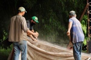 Preparación de compost por productores de Misiones.