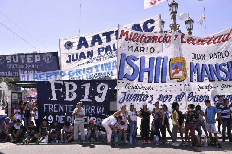 Manifestación en la plaza del Congreso. (Foto:Clarín)