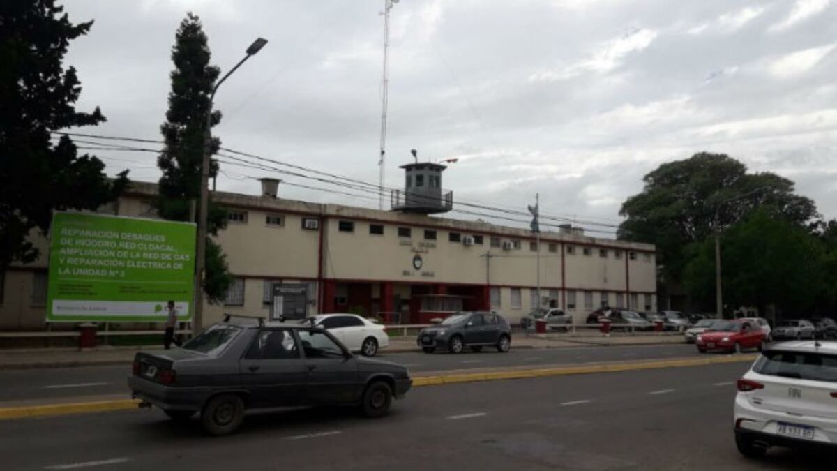 Presos de San Nicolás se amotinaron y tomaron tres rehenes
