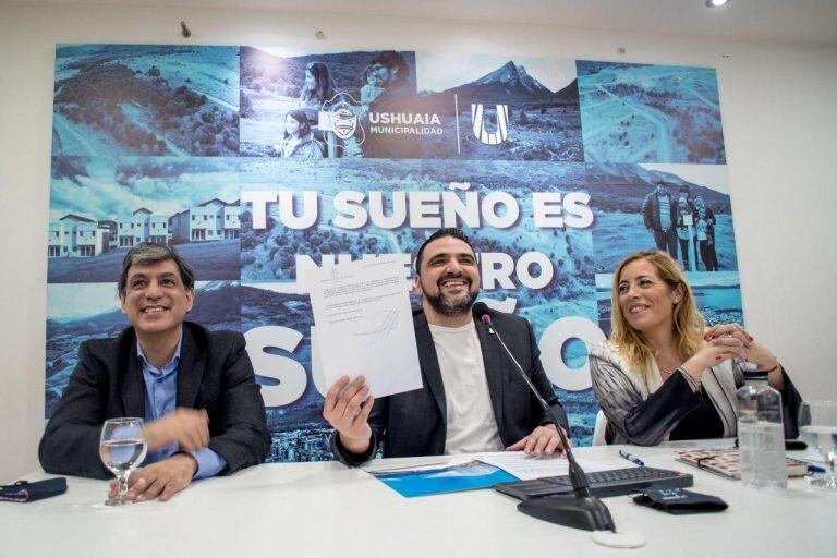 Firma del Plan Nacional de Suelo Urbano