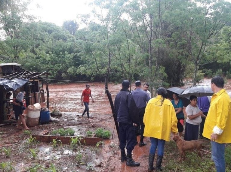 Heroico rescate de cinco hermanitos durante un temporal en Misiones. (Foto: Policía de Misiones)