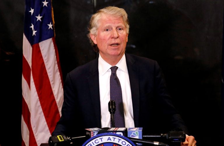 Cyrus Vance habla luego del veredicto de la Superma Corte en Nueva York. (Foto. Photographer: Peter Foley/Bloomberg)