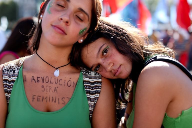 Multitudinaria marcha por el Día Internacional de la Mujer.