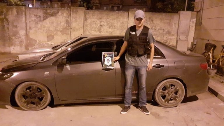 Automovil Toyota Corolla secuestrado en operativo policial (policía)