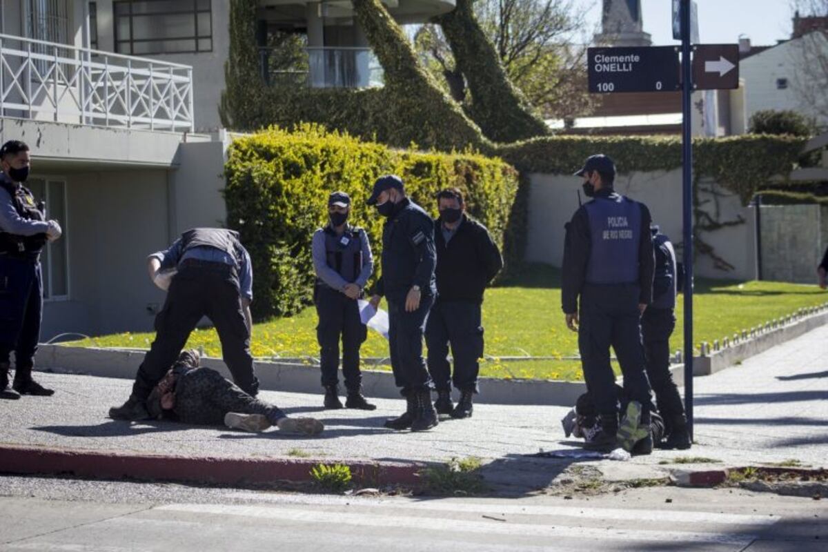 Fue diagnosticado con coronavirus y lo encontraron paseando por el centro de Bariloche