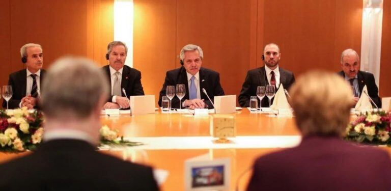 La reunión encabezada por Alberto Fernández y Angela Merkel en Berlín (Foto: Clarín)