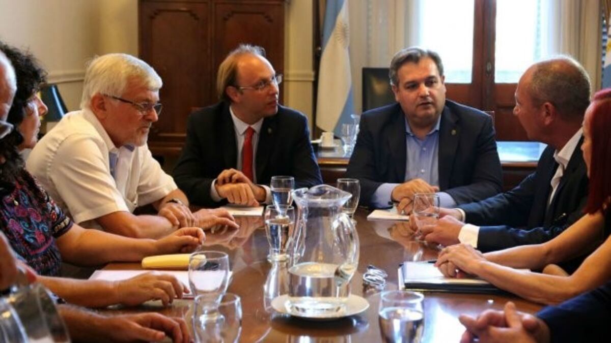 Paritarias: el gobierno santafesino convocó para el próximo jueves a los gremios estatales