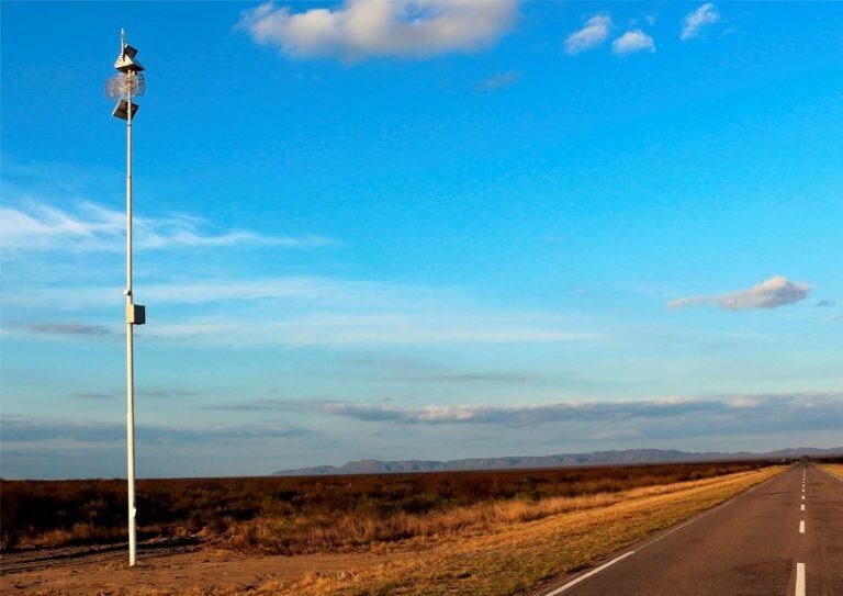 Postes SOS en la ruta 146 entre San Luis y Monte Comán. Foto: El Semiárido