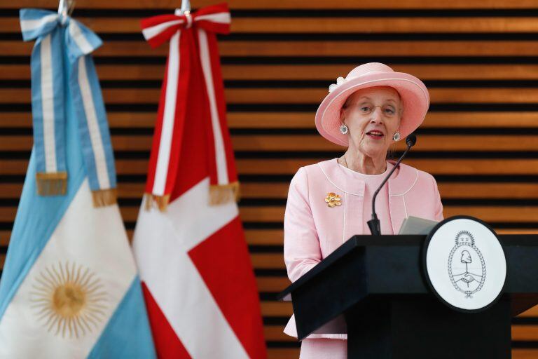 La reina de Dinamarca, Margarita II, habla durante un encuentro con empresarios argentinos, el martes Buenos Aires. La monarca visitó el país para "reforzar los vínculos comerciales, políticos y culturales" con Argentina. EFE/Juan Ignacio Roncoroni