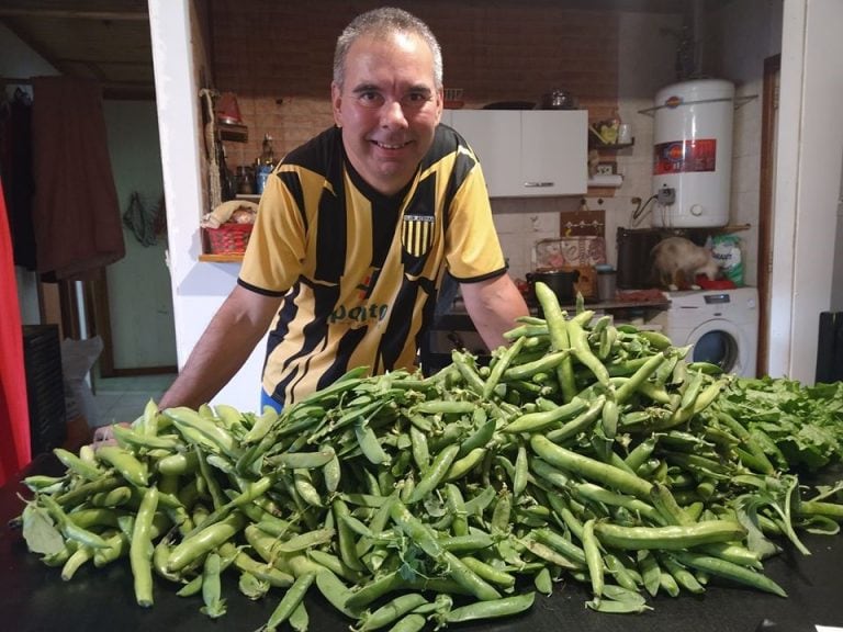 Ramiro Balmaceda tiene su huerta en casa.