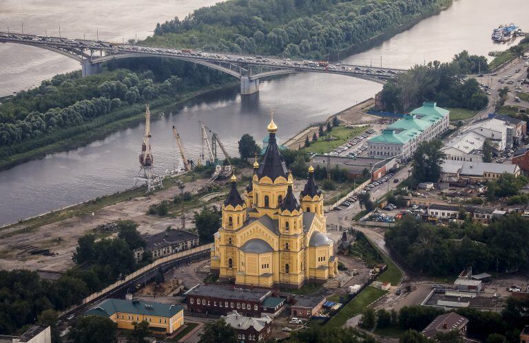 An aerial view of the Alexander Nevsky cathedral in the town of Nizhny Novgorod, Russia, July 10, 2015. Russia will host the World Cup soccer tournament for FIFA in 2018. REUTERS/Maxim Shemetov Nizhny Novgorod rusia  catedral Alexander Nevsky vista vistas aereas de la iglesia vistas de la ciudad