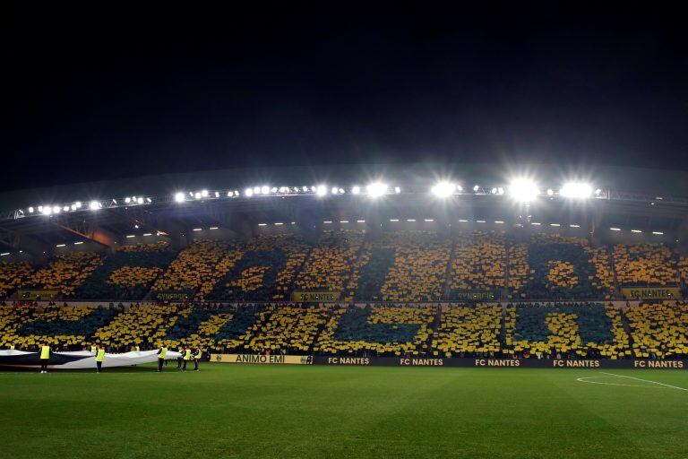 El mosaico en homenaje a Emiliano Sala. (AP)