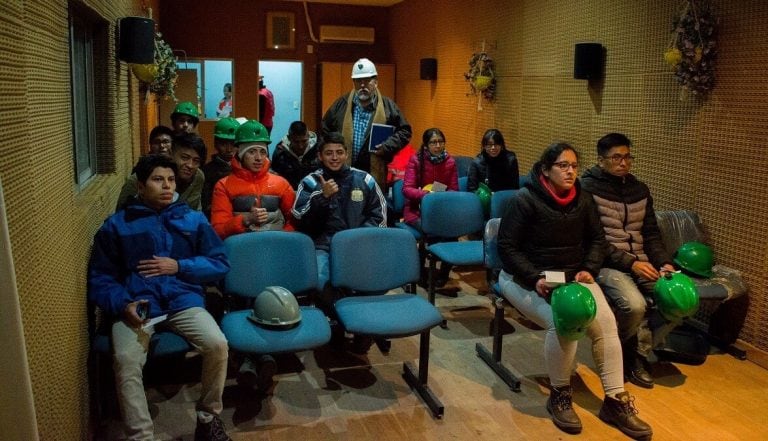 El contingente de estudiantes jujeños recibió abundante información acerca del funcionamiento del establecimiento minero.