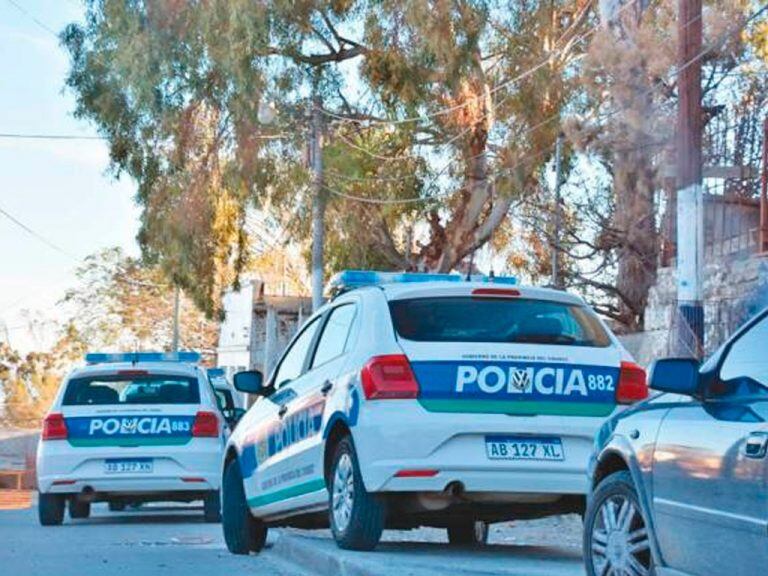 La policía presume que discutieron, él le disparó y luego se quitó la vida.