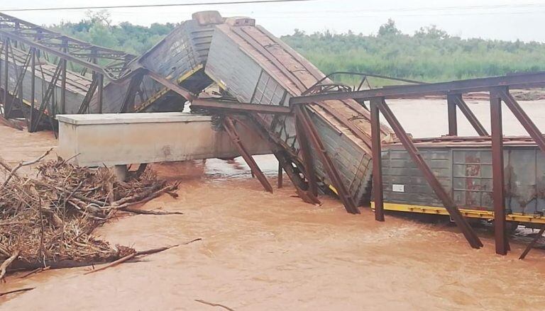 Puente del Río Colorado Caído en Pichanal. (Facebook Franco Fortunato)