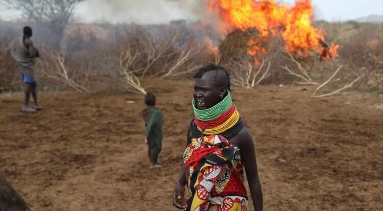 Una mujer de una tribu turca es protagonista de una de las mejores fotos del año.