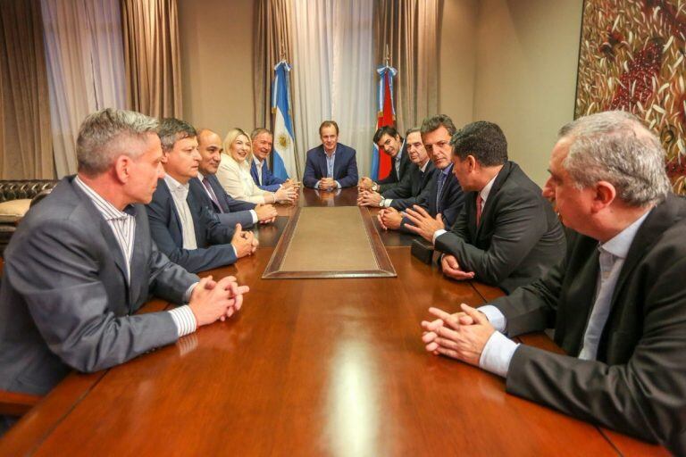 El gobernador Gustavo Bordet recibió a los integrantes de Alternativa Federal en la Casa de Entre Ríos en Buenos Aires.