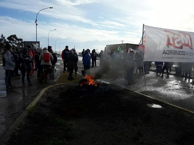 Paro nancional Caleta Olivia, protestas en la ruta nacional 3