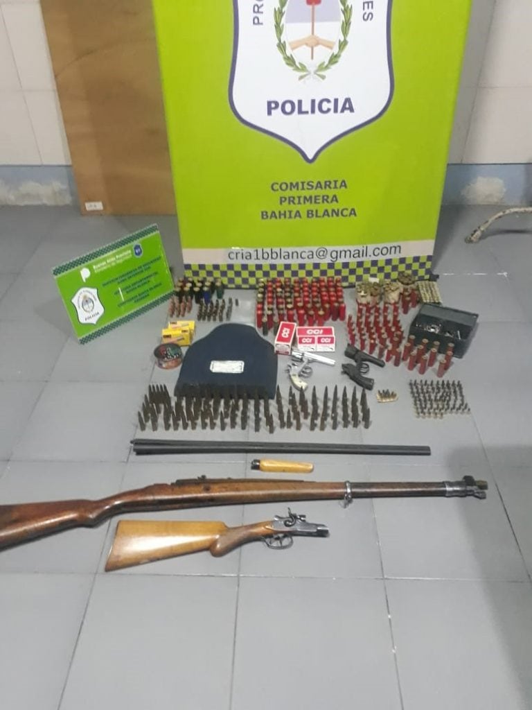 Encuentran un arsenal de armas con una granada militar