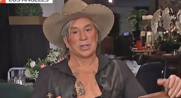 La cara de Mickey Rourke. (captura)