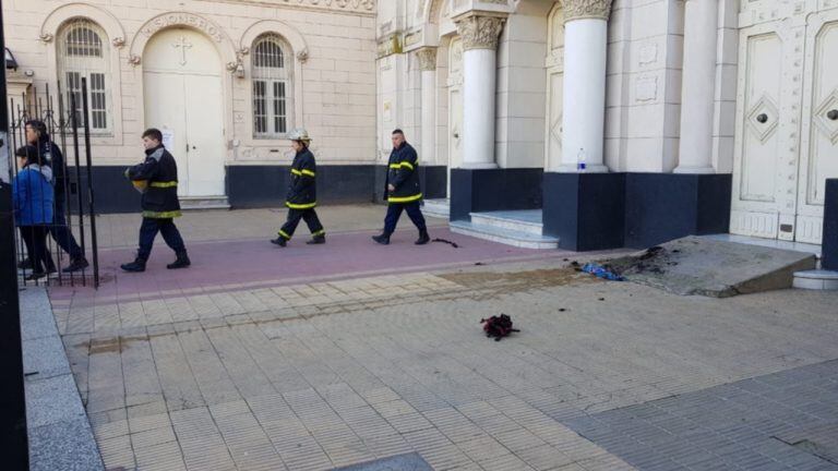 Una mujer se prendió fuego en una iglesia