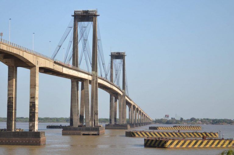 Cruzó el puente embarazada y a punto de dar a luz.