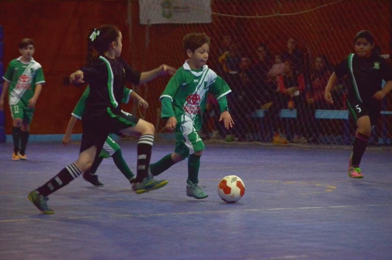 Las damitas de Escuela Municipal vs Ateneo