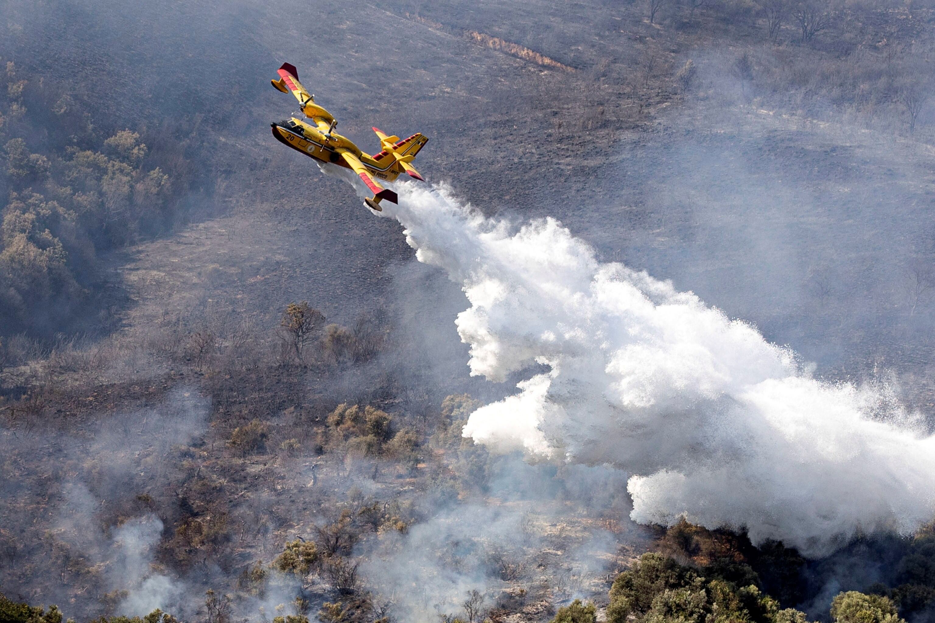 Incendios en Italia: el fuego no da tregua y 11.000 hectáreas arden