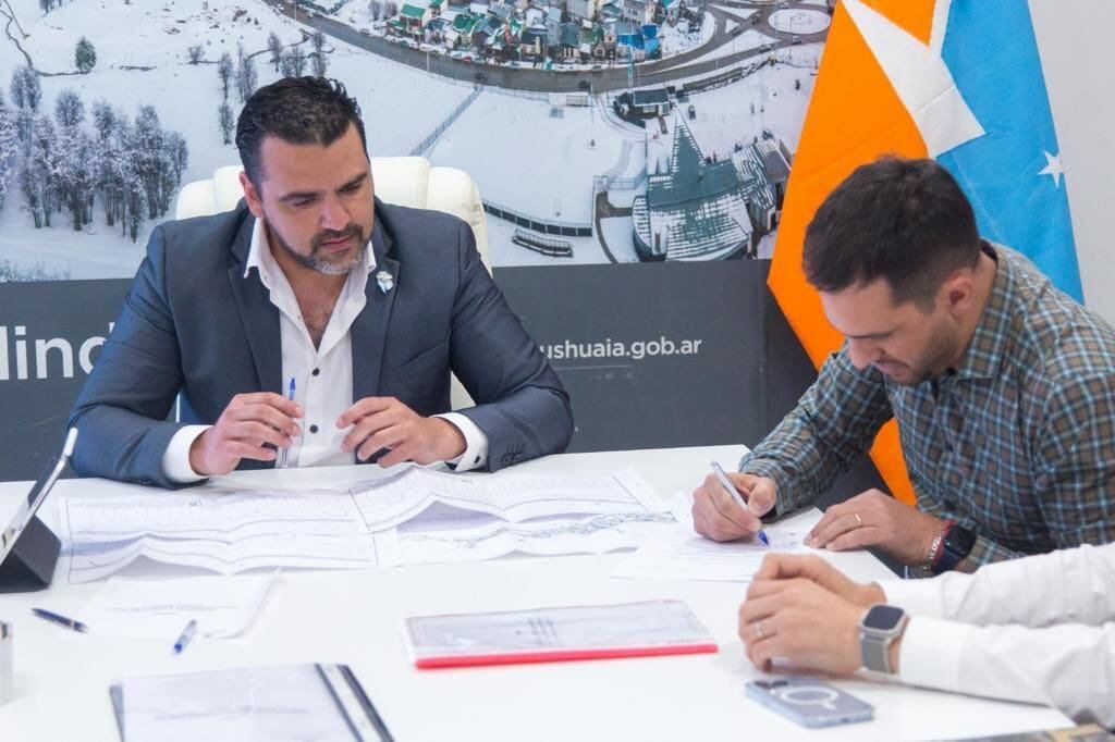 Firman convenio para tres importantes obras en Ushuaia