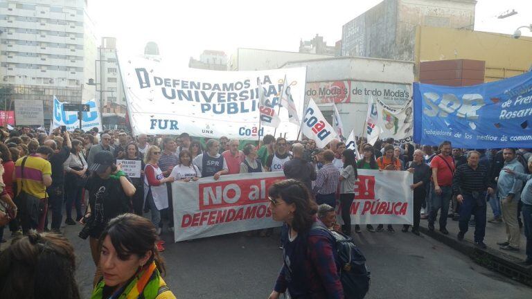 Marcha por la educación pública llegó al Monumento