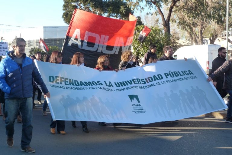 Marcha de unpa en Caleta Olivia