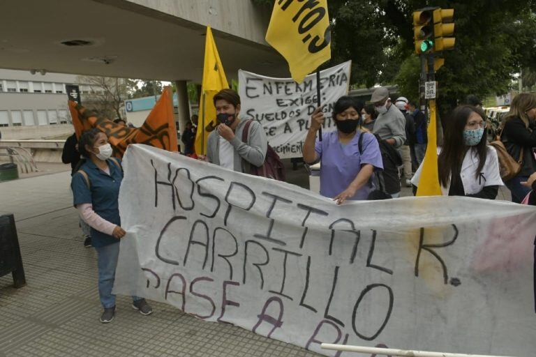 Personal de la Salud volvierona protestar. En la imagen frente al Hospital Central.