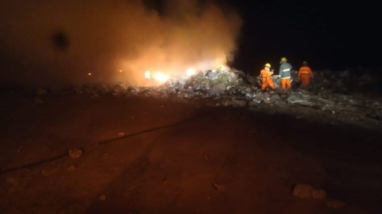 Incendio de magnitud en el basural de Arroyito