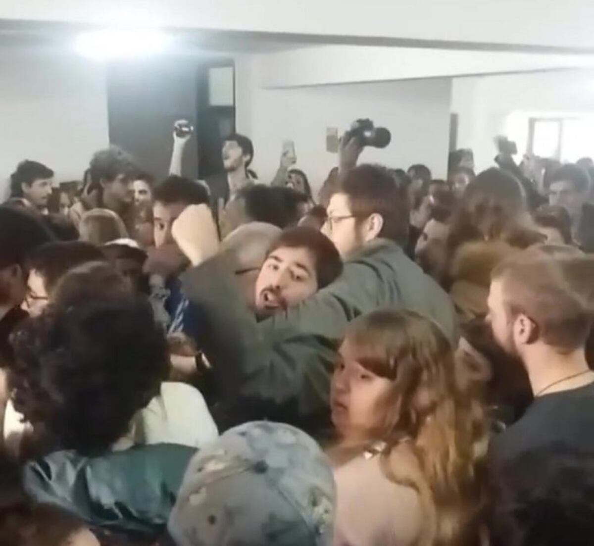 Protesta estudiantil frustró el llamado para elegir decano en Psicología