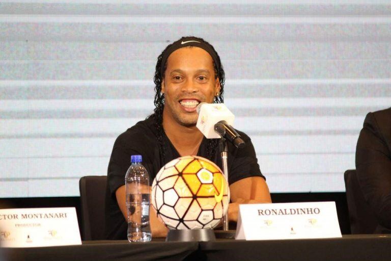 Ronaldinho (web).