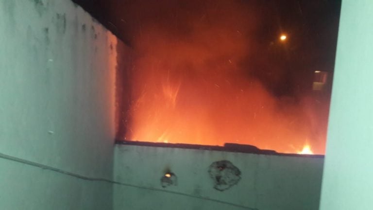 Un gran incendio generó pérdidas totales en un depósito de copiado