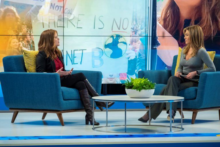 Reese Witherspoon y Jennifer Aniston en "The Morning Show". (Foto: Tony Rivetti Jr./Apple TV Plus via AP)