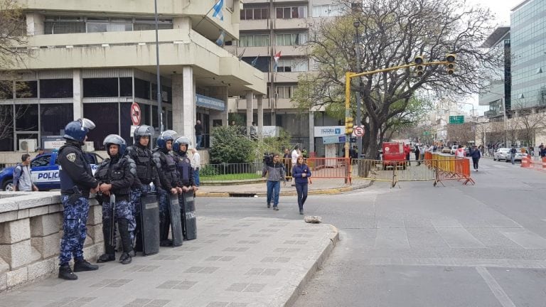 Marcha de taxistas al Concejo Deliberante.