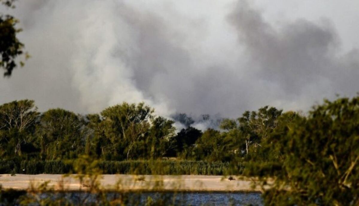 Apagaron nuevo incendio en islas frente a Rosario y demoraron a dos personas