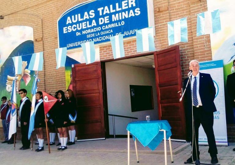 El Ing. Gustavo Lores, autor de la nota, en el acto de apertura de la Sede La Quiaca de la Escuela de Minas -dependiente de la UNJu- en la ciudad de La Quiaca.