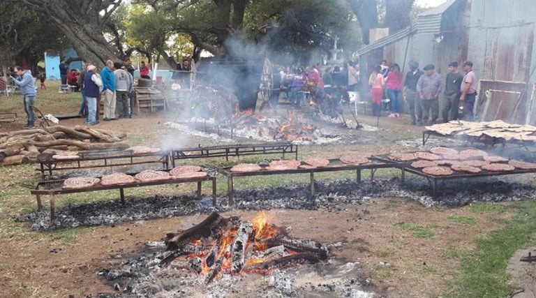 Variadas carnes asadas (Facebook Altolaguirre)