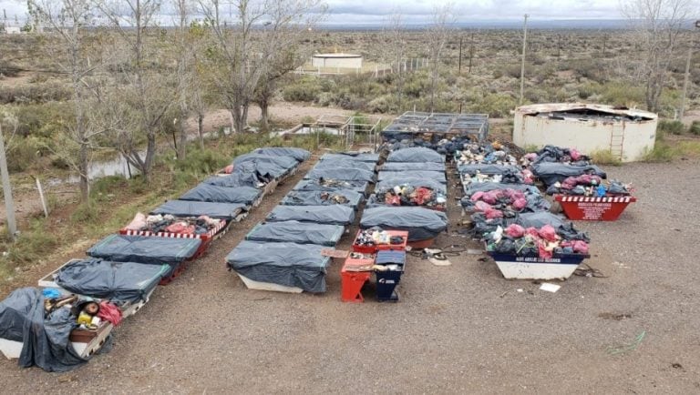 35 containers, todos desbordados de basura (Foto: Río Negro).