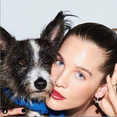 Liz Solari posó junto a su perro para la nueva tapa de la revista "Oh my dog!" (Instagram/ liz_solari)