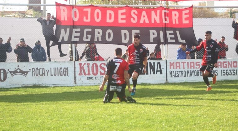 Castellano se encontrará con Linares, llega Casco para sumarse al festejo.