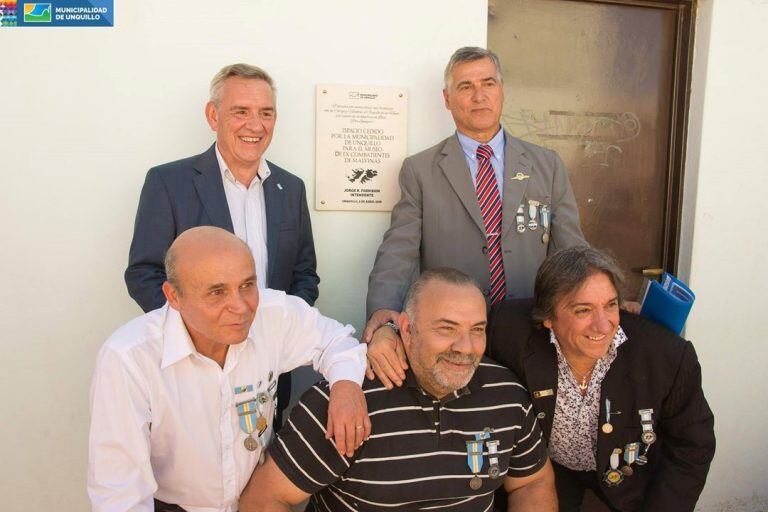 Estuvo presente el intendente Jorge Fabrissin, Daniel Astegiano Presidente del Centro de Ex Combatientes de Malvinas y veteranos de la guerra.