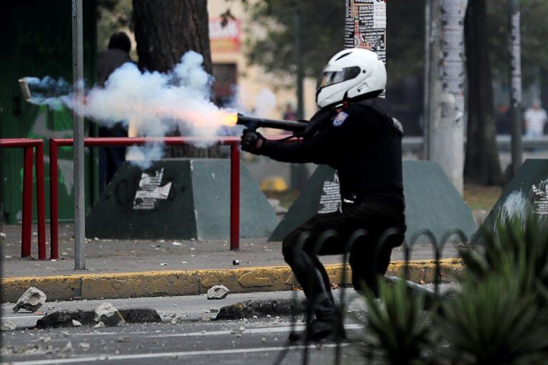 Policia espanta a los manifestantes. (reuters)