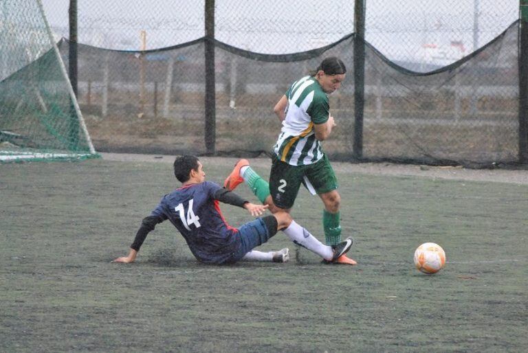 Russo  marcó un gol pero fue invalidado por off side (Jugador de Boxing club).