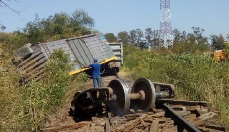 Descarriló un tren de cargas en La Cruz.